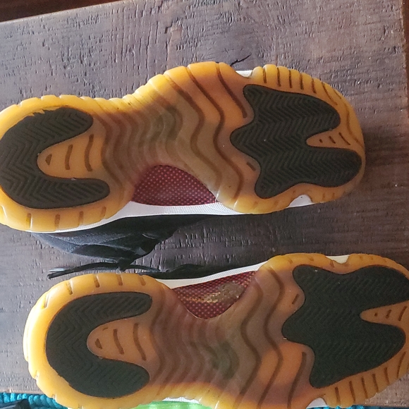 Air Jordan 11 Retro - Picture 5 of 12